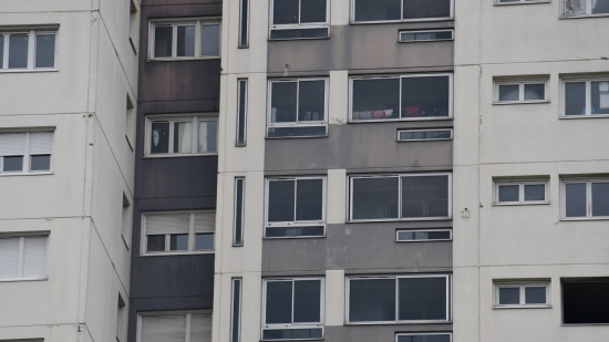 Drame près de Lyon : un homme se jette dans le vide avec son enfant dans les bras Drame près de Lyon : un homme se jette dans le vide avec son enfant dans les bras