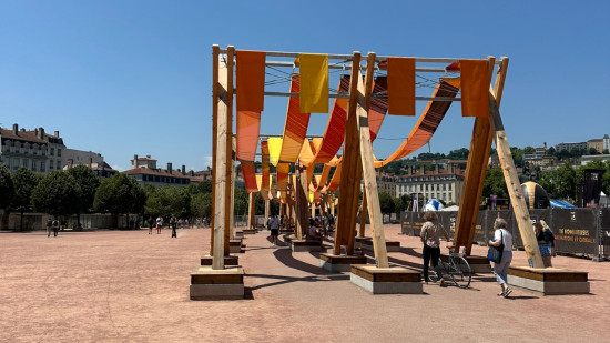 L'oeuvre de la place Bellecour boudée par les Lyonnais ? Les écologistes agacés de devoir systématiquement défendre Tissage Urbain