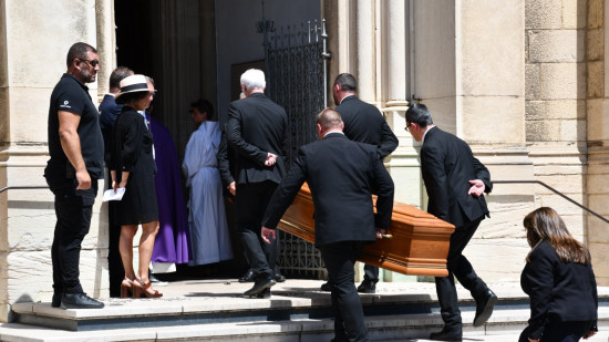 Jean-Michel Aulas, Karim Benzema, Raymond Domenech, Grégory Coupet réunis pour un dernier hommage à Bernard Lacombe