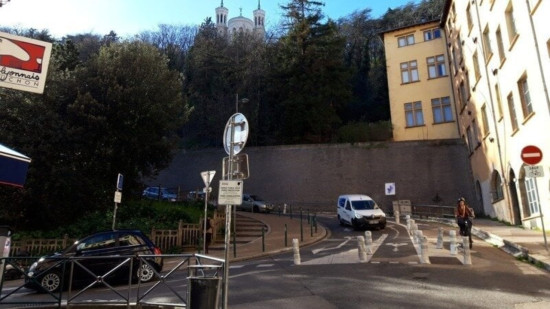 Lyon : Une pétition contre la fermeture du Chemin Neuf à la circulation automobile signée par plus de 4000 personnes