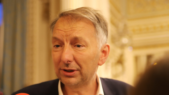 Le changement de direction à l'OL "ne change pas la situation financière du club", estime Bruno Bernard