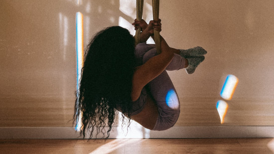 J'ai testé à Lyon : le yoga aérien pour... déstresser ! J'ai testé à Lyon : le yoga aérien pour... déstresser !