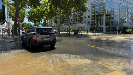 Le cours Albert Thomas inondé à Lyon après une rupture de canalisation