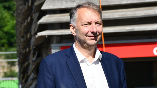 Après le maintien de l'OL en Ligue 1, le président de la Métropole de Lyon Bruno Bernard réclame de la transparence pour la suite