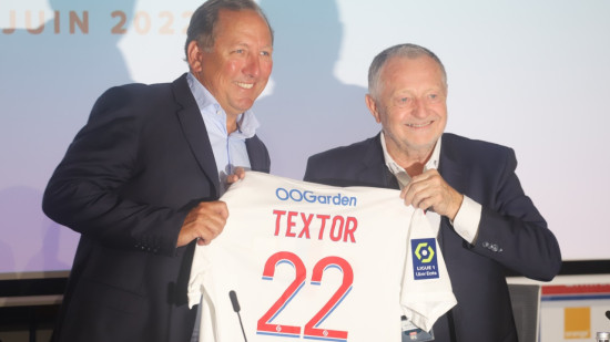 Jean-Michel Aulas accuse un journaliste d'être aux ordres de John Textor : les fans de l'OL s'entredéchirent Jean-Michel Aulas accuse un journaliste d'être aux ordres de John Textor : les fans de l'OL s'entredéchirent