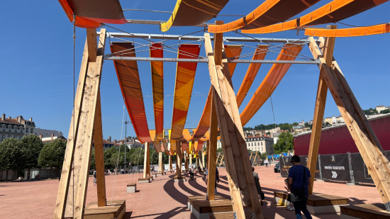 Lyon : Tissage urbain, l’œuvre clivante de la place Bellecour, est enfin terminée