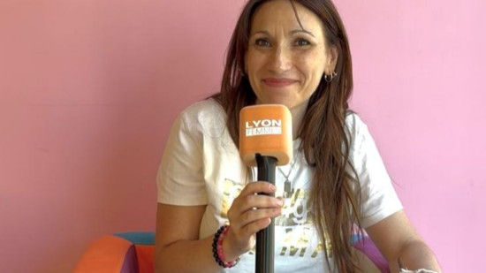 "J'espérais qu'un voisin appelle la police" : enfant battue, une Lyonnaise témoigne dans un livre