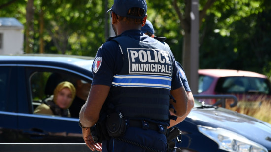 Près de Lyon : il voulait rouler vite dans des berlines allemandes, il finit avec un bracelet à la cheville