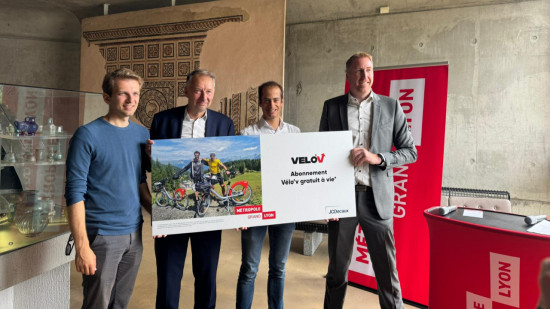 Lyon : un abonnement Vélo’v à vie pour ces deux cyclistes ayant fait une partie du Tour de France