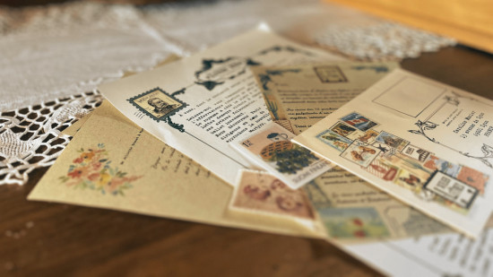 Lyon : elle a lancé un concept pour faire redécouvrir l’Histoire dans nos boîtes aux lettres