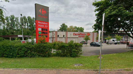 Près de Lyon : une centaine de personnes confinées dans un supermarché à cause d'une fuite de gaz Près de Lyon : une centaine de personnes confinées dans un supermarché à cause d'une fuite de gaz