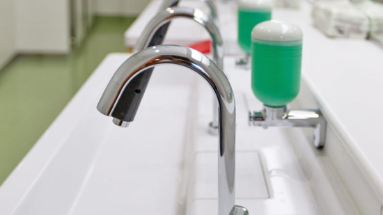 Du plomb dans l'eau des nouvelles écoles de Lyon : un référé expertise engagé pour "établir les responsabilités"