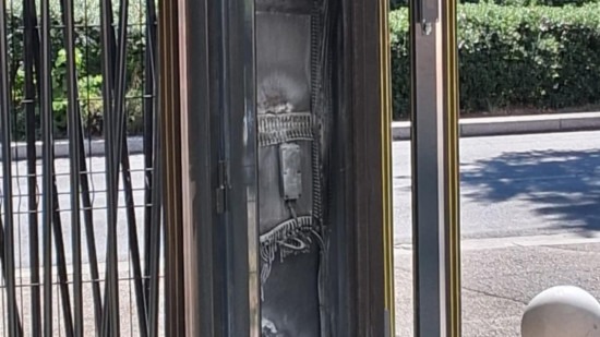 Le portail installé devant le point de deal le plus convoité de Vénissieux a été incendié