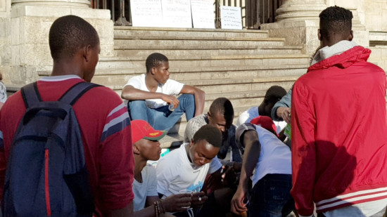 Un mineur isolé remis à la rue à Lyon : "Une absence de volonté politique municipale de trouver des solutions viables"