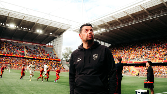 Pierre Sage "touché dans le coeur" par l'hommage des supporters de l'OL à Lens Pierre Sage "touché dans le coeur" par l'hommage des supporters de l'OL à Lens
