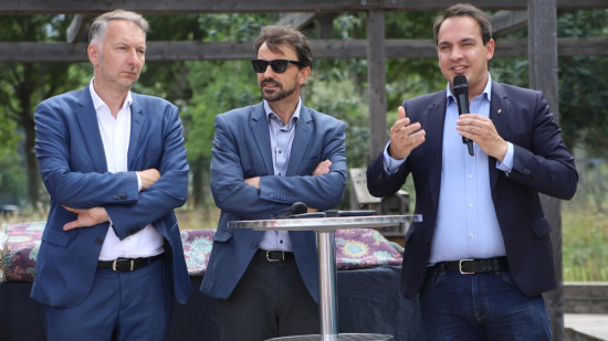 "Ils n'ont plus aucun intérêt pour le débat d'idées" : Bruno Bernard s'en prend à Pierre Oliver et Jean-Michel Aulas "Ils n'ont plus aucun intérêt pour le débat d'idées" : Bruno Bernard s'en prend à Pierre Oliver et Jean-Michel Aulas