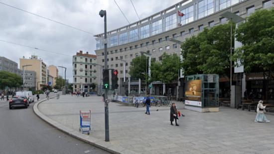 Un SDF tué à la sortie du métro à Villeurbanne : poignardée, la victime a chuté dans les escaliers