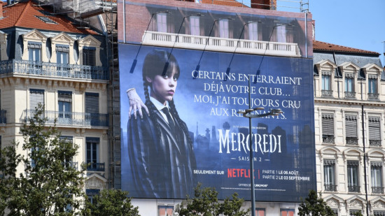 Cette pub géante de Netflix place Bellecour fait sensation auprès des supporters de l'OL