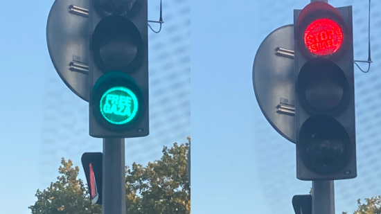 Métropole de Lyon : des feux tricolores recouverts d’autocollants "Free Gaza" et "Stop Israël"