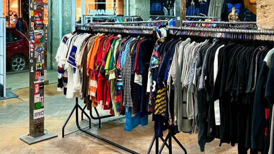 Une grande vente de vêtements vintage au kilo prévue à Lyon Une grande vente de vêtements vintage au kilo prévue à Lyon