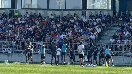 Près de 2000 supporters assistent à l'entrainement de l'OL avant la réception de l'OM Près de 2000 supporters assistent à l'entrainement de l'OL avant la réception de l'OM