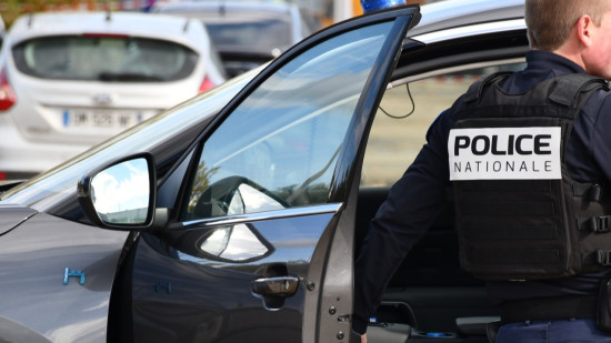 "France aux Français", "Mort l’arabe" : une enquête ouverte après des tags racistes sur une résidence à Lyon