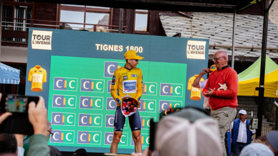 Cyclisme : le lyonnais Paul Seixas empoche le Tour de l’Avenir et confirme son statut de grand espoir français !