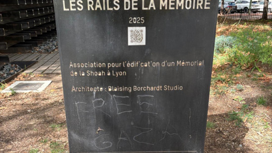 Vandalisme au mémorial de la Shoah à Lyon : "Free Gaza" gravé sur la stèle