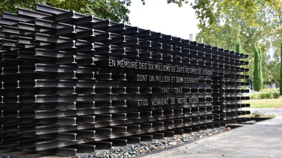 Mémorial de la Shoah vandalisé à Lyon : le tag effacé par la mairie avant de prévenir la police, l'enquête compromise ?
