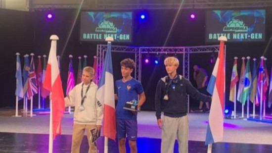 Un Lyonnais de 13 ans devient champion du monde de foot freestyle