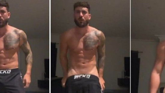 Après des railleries sur la taille de son sexe, la star lyonnaise de télé-réalité Illan Castronovo s'affiche nu et fait polémique Après des railleries sur la taille de son sexe, la star lyonnaise de télé-réalité Illan Castronovo s'affiche nu et fait polémique