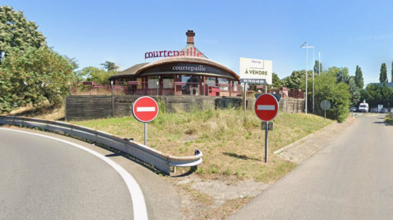 Près de Lyon : des gens du voyage s'installent sur le parking d'un célèbre ancien restaurant autoroutier, le maire enrage
