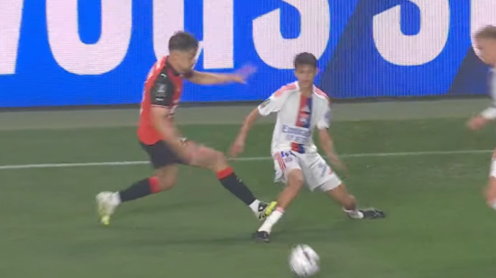 Rennes-OL : la Direction de l'arbitrage fustige la décision lunaire du VAR sur l'attentat sur Khalis Merah Rennes-OL : la Direction de l'arbitrage fustige la décision lunaire du VAR sur l'attentat sur Khalis Merah