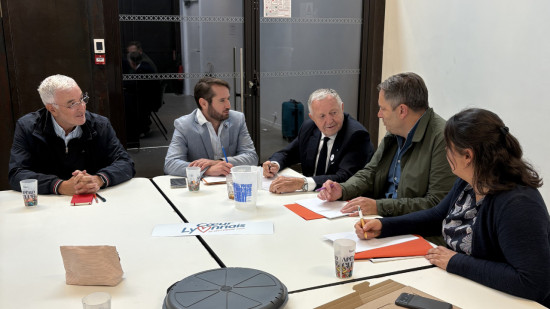 Municipales à Lyon : le MoDem se range derrière Jean-Michel Aulas, "pas prisonnier des appareils" Municipales à Lyon : le MoDem se range derrière Jean-Michel Aulas, "pas prisonnier des appareils"