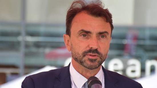 Attaque au couteau devant une synagogue à Manchester : "Cette haine antisémite abîme nos sociétés" selon Grégory Doucet