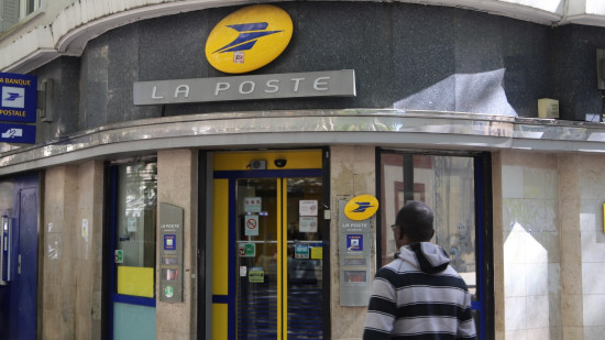 Lyon : un rassemblement festif contre la fermeture du bureau de Poste de la rue du Dauphiné