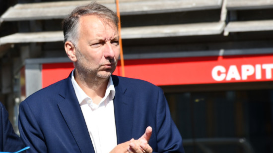 Face aux "nouveaux venus" en politique et leur "agressivité permanente", Bruno Bernard veut rassembler toute la gauche à la Métropole de Lyon