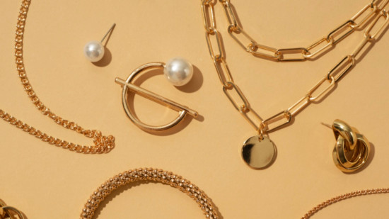 Lyon : la femme de ménage reconnaît avoir volé les bijoux et objets de valeurs de ses clients Lyon : la femme de ménage reconnaît avoir volé les bijoux et objets de valeurs de ses clients