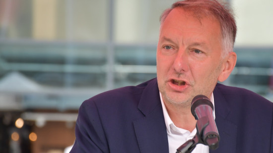 Véronique Sarselli veut ouvrir les voies de bus aux voitures à Lyon : "Un recul historique" selon Bruno Bernard