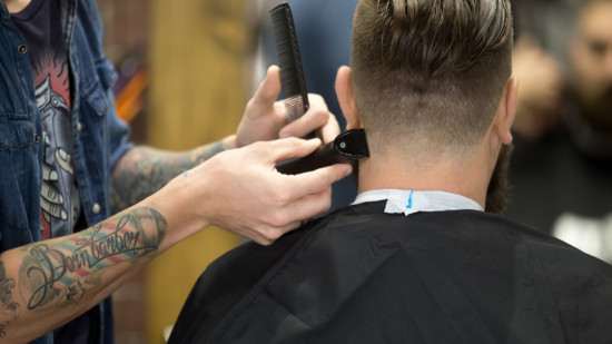 Près de Lyon : il écrase les doigts de son employé, un coiffeur condamné