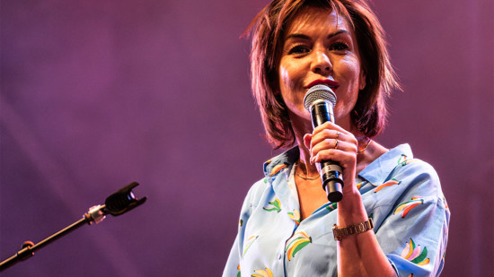 Laurie Peret : une tornade divertissante sans fausse note à Lyon