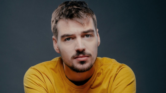 Thibaud Agoston à l'Espace Gerson : suissement drôle