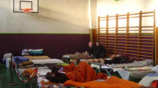 Enfants à la rue à Lyon : Jamais sans Toit réclame à la mairie la réquisition d'un gymnase