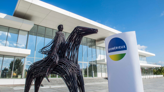 bioMérieux confirme sa croissance et mise sur des innovations pour 2026