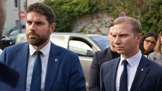 "Replanter le drapeau de la République au cœur des quartiers" : le ministre de la Ville en déplacement à Rillieux-la-Pape après l'incendie de samedi