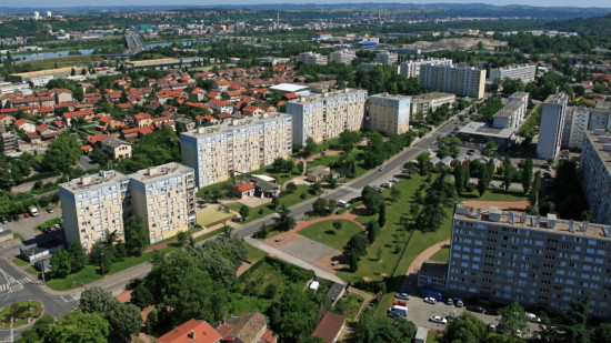 Près de Lyon : enlevé, dénudé et passé à tabac, un homme retrouvé couvert de plaies à Oullins-Pierre-Bénite Près de Lyon : enlevé, dénudé et passé à tabac, un homme retrouvé couvert de plaies à Oullins-Pierre-Bénite