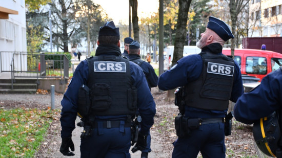 Vaste opération de police dans cette ville de l'Est lyonnais : 13 interpellations et un point de deal démantelé