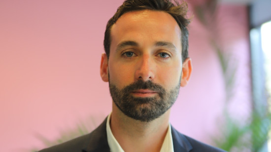 Un élu visé par des jets d'oeufs à Lyon : "Cette personne, lâche, a peut-être cru me faire taire"