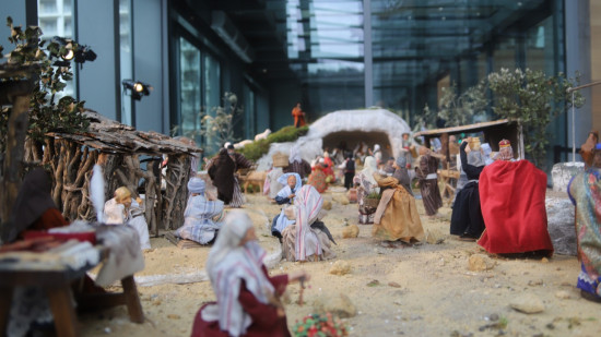Lyon : plus de 1000 santons exposés à l’Hôtel de Région pour une immersion dans les paysages d’Auvergne-Rhône-Alpes