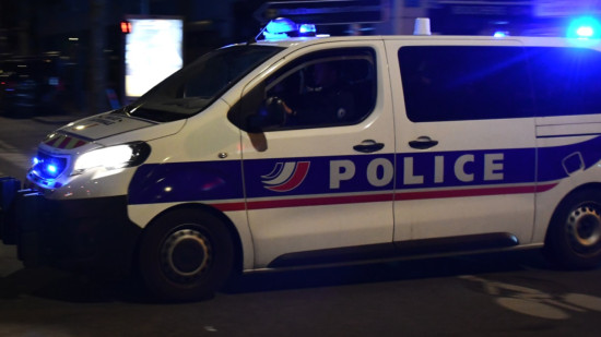 Villeurbanne : un mineur suivi depuis un point de deal mène à un appartement rempli de drogue et d'armes